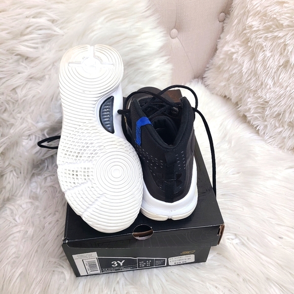 Curry 4 - Picture 4 of 4